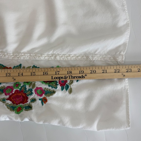 Sundance Embroidered Floral Blouse Top Bell Sleeve White Red Medium Boho Peasant - Picture 9 of 9
